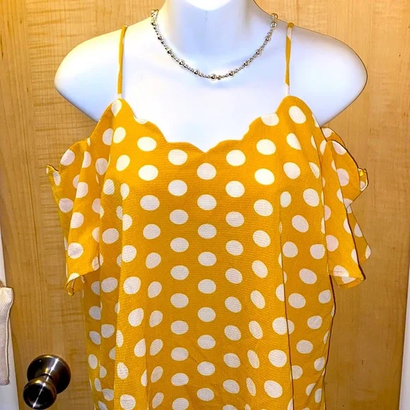 🌻Monteau Spaghetti Strap Off-Shoulder Top - Picture 2 of 5